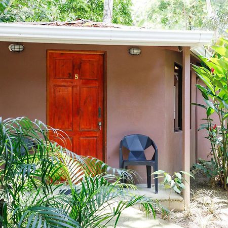 ホテル Bambutel Cocles Puerto Viejo de Talamanca エクステリア 写真
