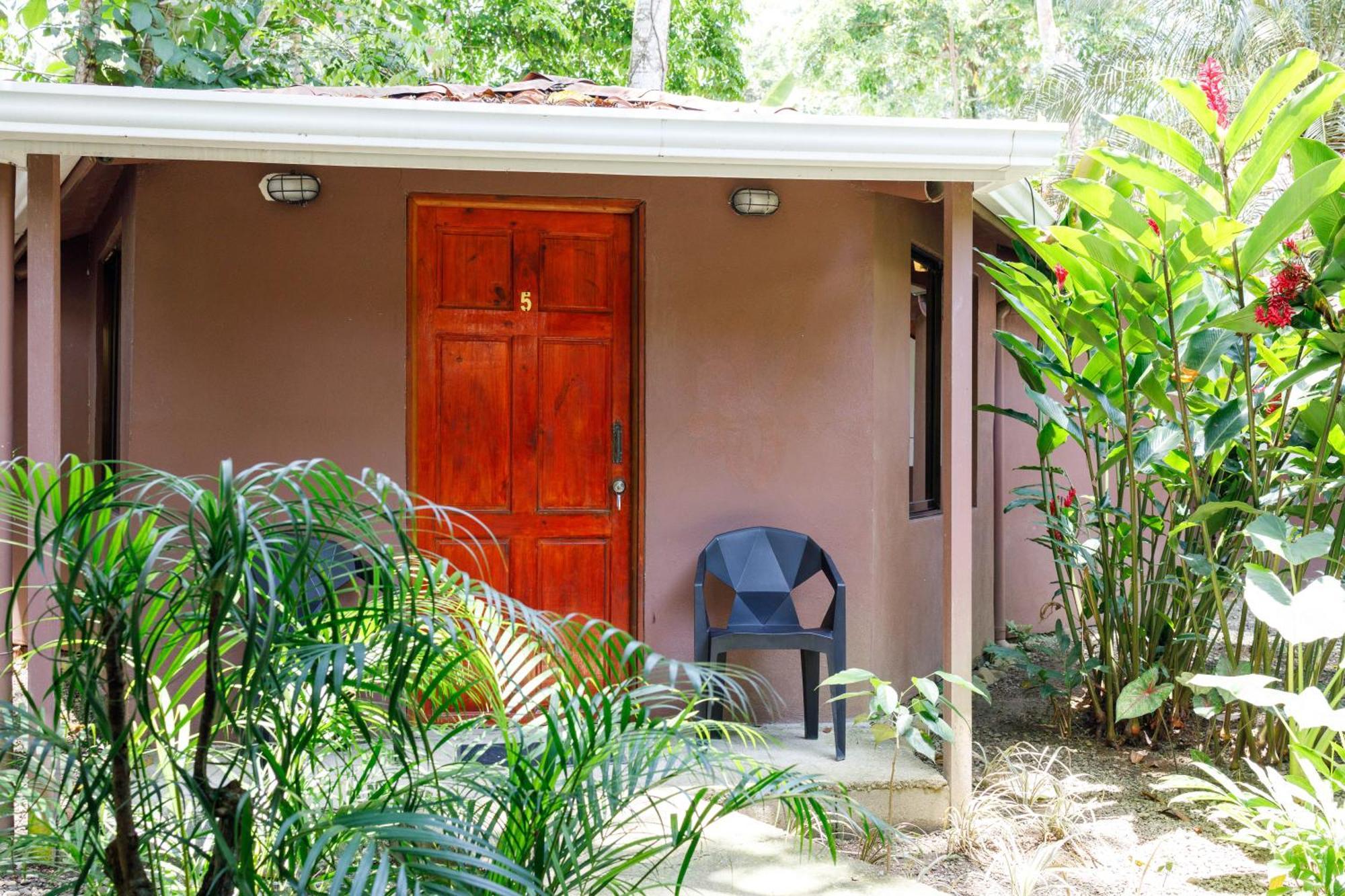 ホテル Bambutel Cocles Puerto Viejo de Talamanca エクステリア 写真
